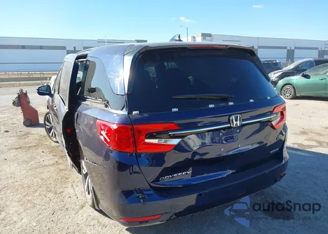 2022 Honda Odyssey Touring z USA, uszkodzony, nr VIN 5FNRL6H81NB001565